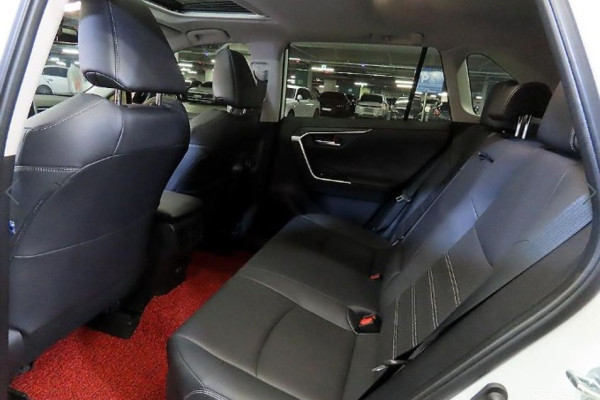 2024 Toyota RAV4 с пробегом 11 431 км