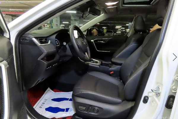 2024 Toyota RAV4 с пробегом 11 431 км