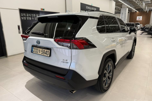 2023 Toyota RAV4 с пробегом 27 187 км
