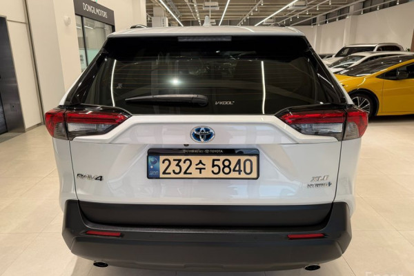 2023 Toyota RAV4 с пробегом 27 187 км