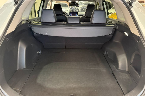 2023 Toyota RAV4 с пробегом 27 187 км