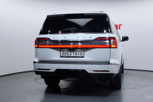 2020 Lincoln Navigator с пробегом 105 648 км