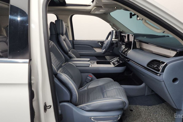 2020 Lincoln Navigator с пробегом 105 648 км