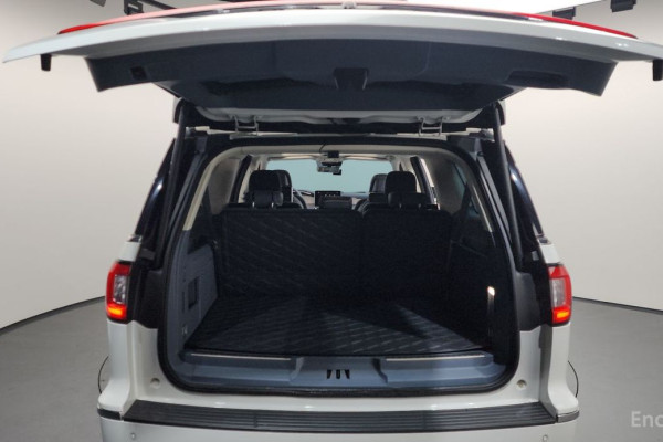 2020 Lincoln Navigator с пробегом 105 648 км