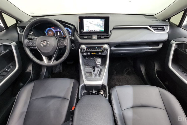 2024 Toyota RAV4 с пробегом 49 601 км