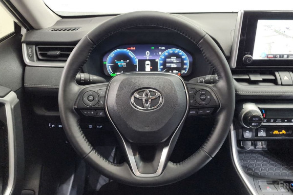 2024 Toyota RAV4 с пробегом 49 601 км