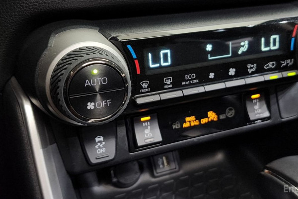 2024 Toyota RAV4 с пробегом 49 601 км