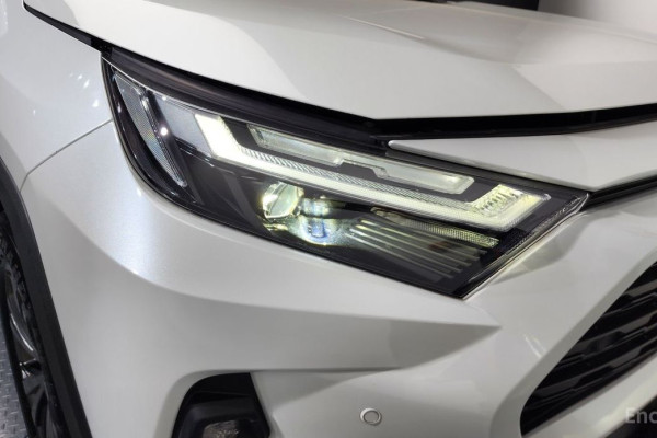 2024 Toyota RAV4 с пробегом 49 601 км