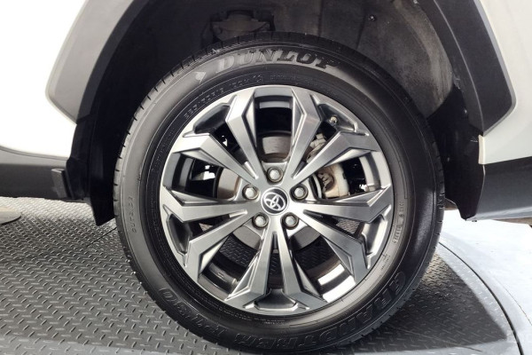 2024 Toyota RAV4 с пробегом 49 601 км