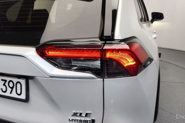 2024 Toyota RAV4 с пробегом 49 601 км