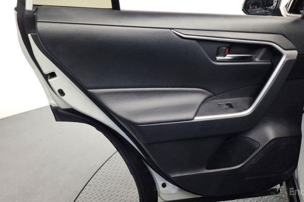 2024 Toyota RAV4 с пробегом 49 601 км