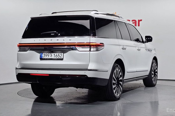 2023 Lincoln Navigator с пробегом 18 074 км