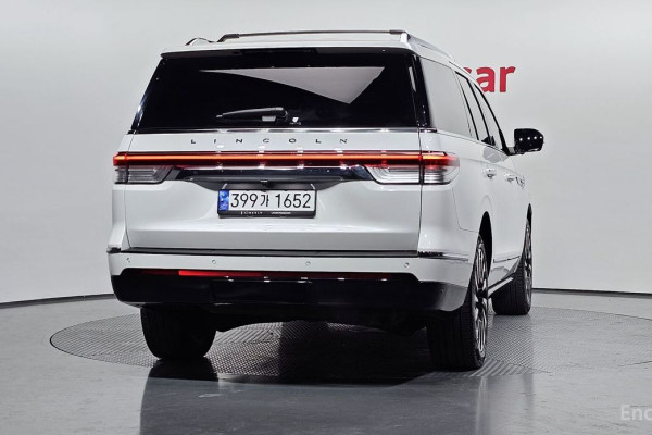 2023 Lincoln Navigator с пробегом 18 074 км