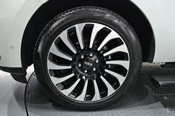 2023 Lincoln Navigator с пробегом 18 074 км