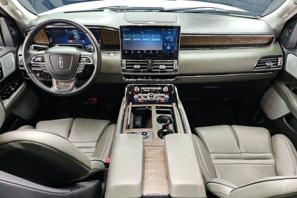 2023 Lincoln Navigator с пробегом 18 074 км