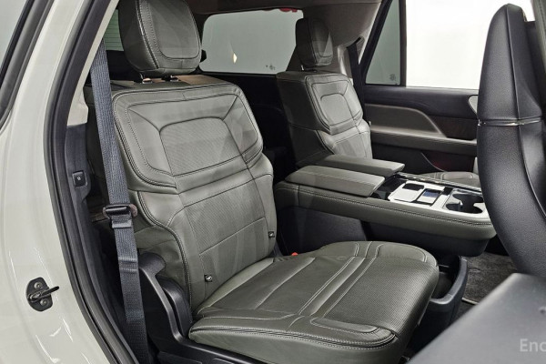 2023 Lincoln Navigator с пробегом 18 074 км