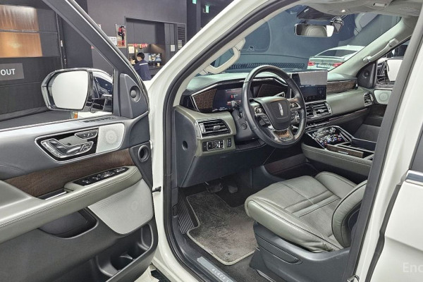 2023 Lincoln Navigator с пробегом 18 074 км