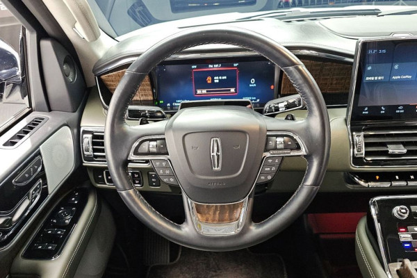2023 Lincoln Navigator с пробегом 18 074 км