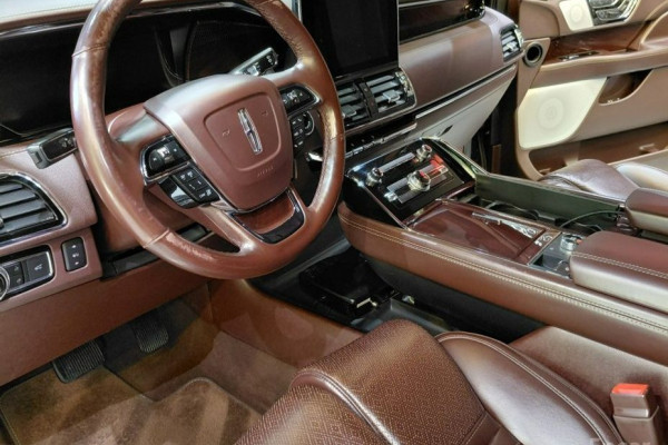 2019 Lincoln Navigator с пробегом 165 000 км