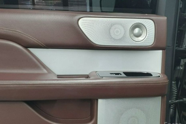 2019 Lincoln Navigator с пробегом 165 000 км