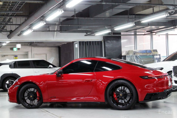 2023 Porsche 911 с пробегом 15 000 км