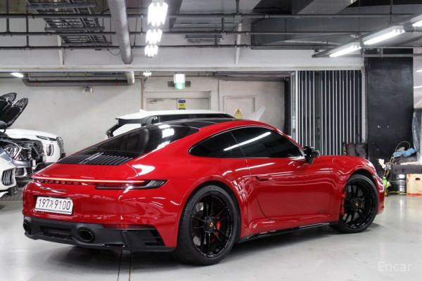 2023 Porsche 911 с пробегом 15 000 км