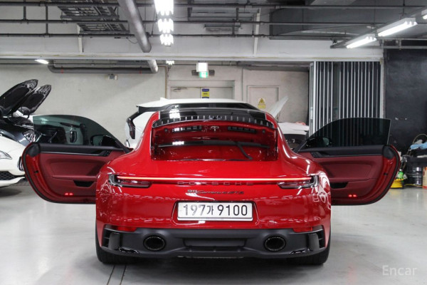 2023 Porsche 911 с пробегом 15 000 км