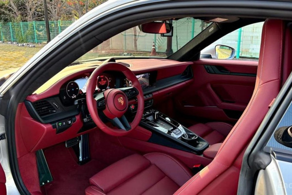 2025 Porsche 911 с пробегом 2 550 км