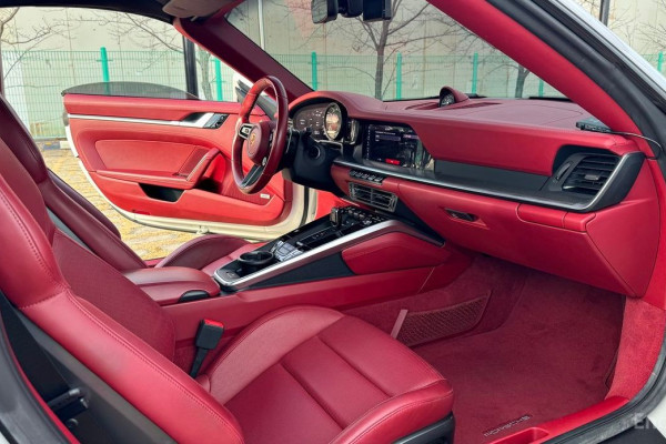 2020 Porsche 911 с пробегом 49 550 км