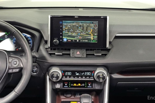 2023 Toyota RAV4 с пробегом 12 945 км