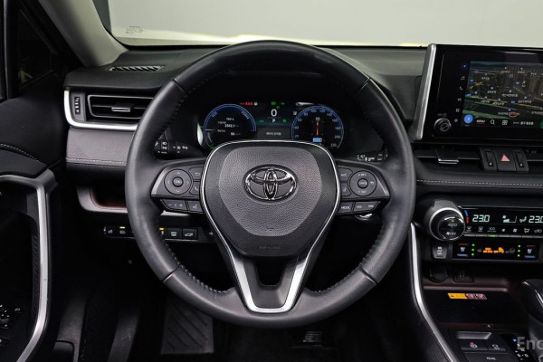 2023 Toyota RAV4 с пробегом 12 945 км