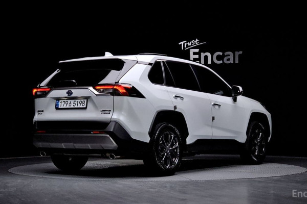 2024 Toyota RAV4 с пробегом 20 490 км