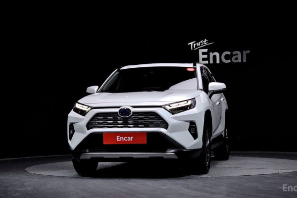 2024 Toyota RAV4 с пробегом 20 490 км