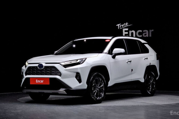 2024 Toyota RAV4 с пробегом 20 490 км
