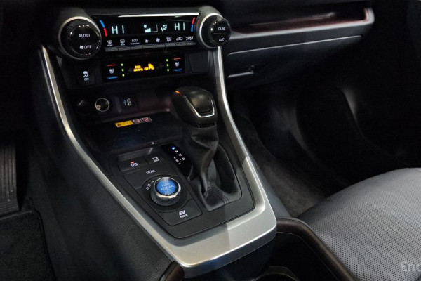 2024 Toyota RAV4 с пробегом 20 490 км