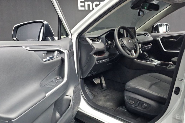 2024 Toyota RAV4 с пробегом 20 490 км