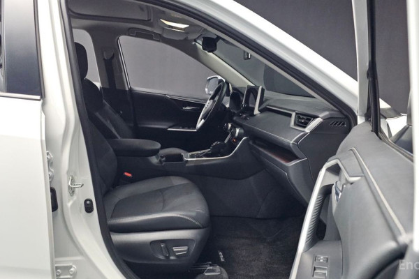 2024 Toyota RAV4 с пробегом 20 490 км