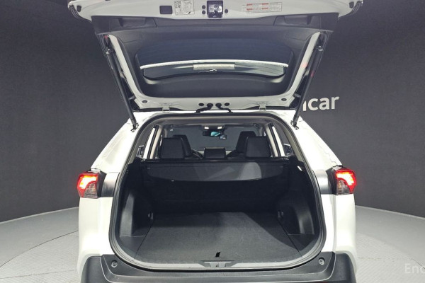 2024 Toyota RAV4 с пробегом 20 490 км