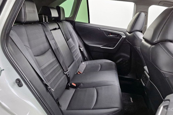 2023 Toyota RAV4 с пробегом 47 178 км