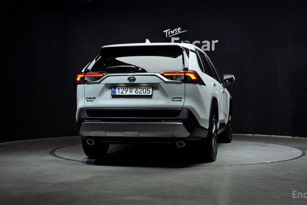 2023 Toyota RAV4 с пробегом 3 863 км