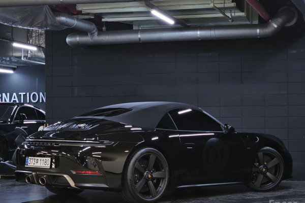 2025 Porsche 911 с пробегом 50 км