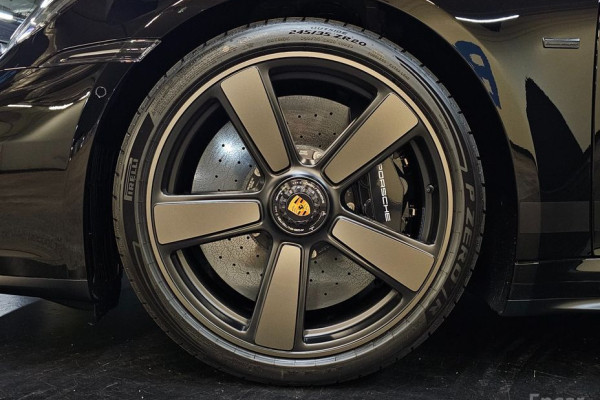 2025 Porsche 911 с пробегом 50 км