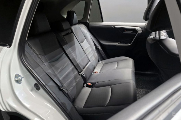 2023 Toyota RAV4 с пробегом 3 863 км