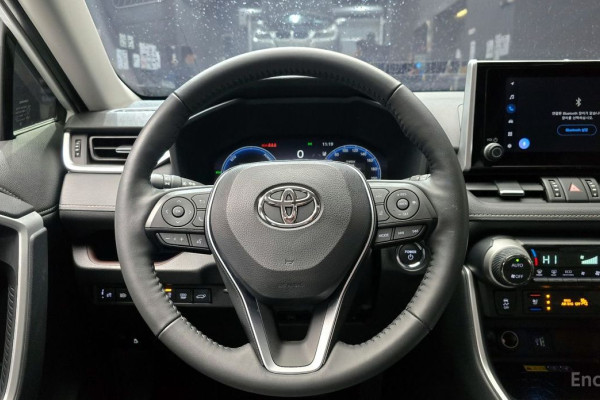 2023 Toyota RAV4 с пробегом 3 863 км