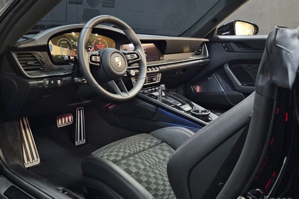 2025 Porsche 911 с пробегом 50 км