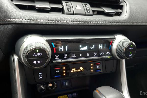 2023 Toyota RAV4 с пробегом 3 863 км