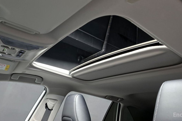 2023 Toyota RAV4 с пробегом 3 863 км