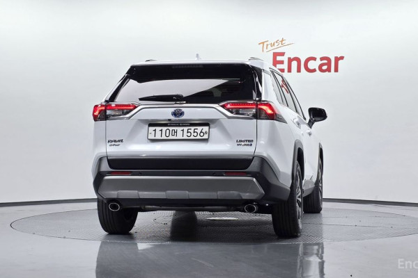 2024 Toyota RAV4 с пробегом 25 726 км