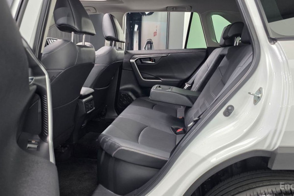 2024 Toyota RAV4 с пробегом 25 726 км