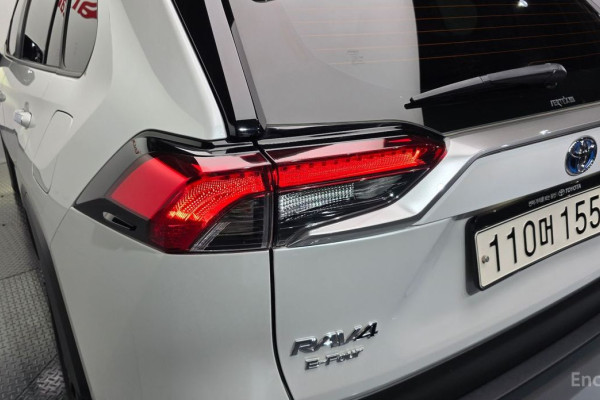 2024 Toyota RAV4 с пробегом 25 726 км